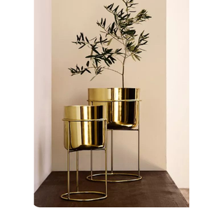 Maceta decorativa de la mejor calidad para el hogar y el jardín, juego de dos macetas de jardín con acabado dorado, uso de centro comercial - Product Image 1