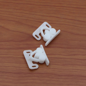 Loquet magnétique en plastique RC6901, type clip-on, design minimaliste pour porte d'armoire - Product Image 3
