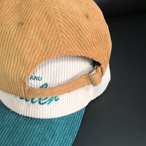 Casquette de baseball sportive 6 panneaux de haute qualité pour l'extérieur, vente en gros, logo brodé personnalisé, trous découpés au laser, lettres brodées à la main style streetwear - Product Image 2