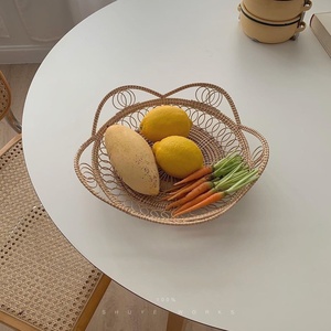 <span class=keywords><strong>Panier</strong></span> à fruits en rotin de style coréen fait main, <span class=keywords><strong>panier</strong></span> à pain et plateau à fruits tissés à la main en forme de pétale, accessoire de photographie populaire - Product Image 1