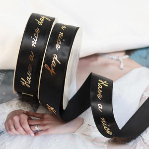 Cinta de Raso Negra con Logotipo Personalizado al por Mayor, Cinta de Raso con Lámina Dorada para Envolver Regalos de Boda - Product Image 2