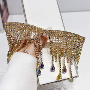 Gafas de Sol de Moda 2024 con Cadena Metálica Colorida y Pedrería sin Lentes GB 8217C-<span class=keywords><strong>2</strong></span> Hechas en Zhejiang, China, para Mujeres, Fiestas y Eventos - Product Image 1