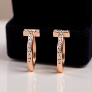 E4241 Orecchini in oro rosa con diamanti da donna, taglio rotondo minimalista, colore G, naturali, da indossare tutti i giorni - Product Image 2