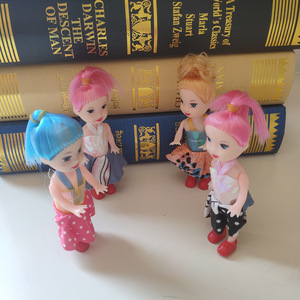 Vente en gros de 6 petites poupées articulées, accessoires pour maison de poupée, poupées de 10 cm, jouets pour filles, adaptés aux cadeaux, jouets à moins d'un <span class=keywords><strong>dollar</strong></span> - Product Image 3