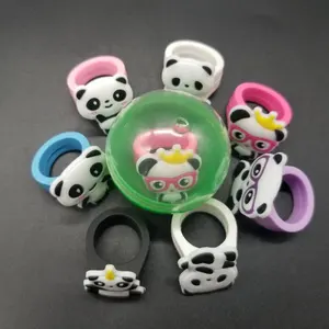 Khuyến mại đồ chơi giá rẻ dễ thương Panda nhựa đồ chơi PVC Nhẫn ngón tay cho viên nang