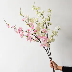 F65 Proveedores de boda al por mayor flores de cerezo de seda Sakura artificiales coloridas ramas de flor de cerezo decorativas blancas rosas