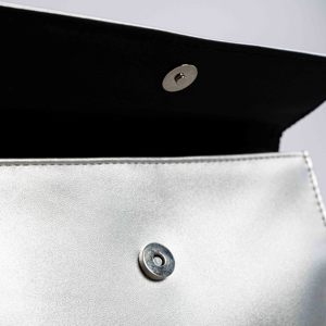 ISO BSCI โรงงานหนังกระเป๋าแป้งหนังนุ่มกันน้ํากระเป๋าเครื่องสําอางสําหรับรายการสถานที่ - Product Image 5