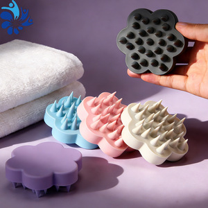 Cepillo de masaje para el cuero cabelludo de silicona con forma de flor, 15-20 cm, para adultos y niños, rosa, azul, beige - Product Image 2