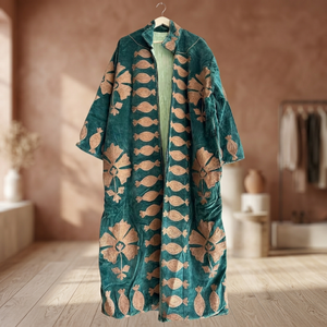 Manteau long en velours vert sarcelle foncé fait main sur mesure avec broderie appliquée motif grenade beige et brun cassé – Vente en gros - Product Image 6