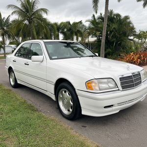 Mercedes-Benz C230 Kompressor Sedán de 1999, Usado, Sin Reserva, 1 Dueño, Supercargado, 4 Cilindros, de Origen Sur, Sin Modificar - Product Image 1