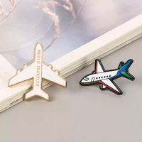 Broche de billet d'avion de dessin animé personnalisé hélicoptère d'avion de ligne tour du monde badge en métal épingles en émail