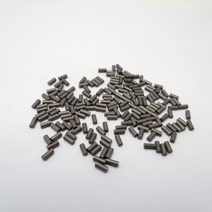 مسامير وشوكات كربيد الأسمنت المخصصة المانعة للانزلاق بقياس D2.2*5 مم لإطارات السيارات/الشاحنات/الحافلات - Product Image 1