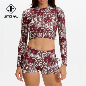 Traje de baño de nailon reciclado personalizado con diseño hawaiano, bikini de manga larga con tirantes laterales finos y aberturas - Product Image 1