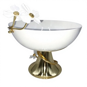 Bols de service décoratifs en fer forgé, design antique, écologiques, formes artistiques élégantes pour les fêtes et la salle à manger - Product Image 1