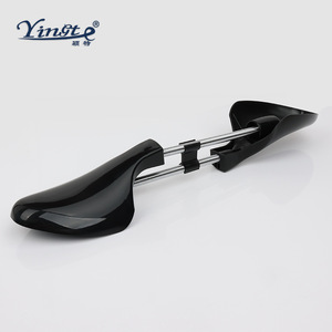 Ensanchadores de zapatos ajustables de plástico Yinste para dar forma y expandir los zapatos con función de tamaño personalizable - Product Image 1