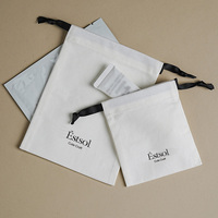 Vente en gros de pochettes en toile blanches personnalisées avec logo, 8 oz, écologiques, avec cordon de serrage, pour emballages cadeaux de bijoux, sacs anti-poussière en tissu personnalisés