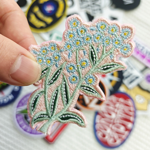 Parches Bordados con Diseño Personalizado de Flores 3D en Crochet, Ecológicos, de Fieltro No Tejido, con Patrón de Mariposas Florales - Product Image 1
