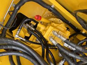 Venta superior Excavadora Komatsu PC130 de segunda mano Motor diésel para todo terreno Buena calidad a precio barato Excavadoras usadas - Product Image 6