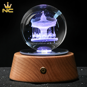 <span class=keywords><strong>Boule</strong></span> <span class=keywords><strong>de</strong></span> <span class=keywords><strong>cristal</strong></span> <span class=keywords><strong>de</strong></span> Noël 3D <span class=keywords><strong>personnalisée</strong></span> faite à la main avec base lumineuse LED personnalisable et boîte cadeau - Product Image 4