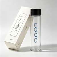 Bouteille d'eau en verre cylindrique avec logo personnalisé et couvercle noir, style Voss, pour eau minérale et jus