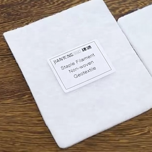 Géotextile tissé anti-UV pour usage extérieur, construction routière, applications en pisciculture, étangs, barrages, décharges - Design moderne, écologique - Product Image 5