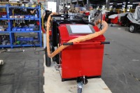 L'usine fournit une machine de réparation de nids de poule d'une capacité de 100 litres pour chaussée de route asphaltée