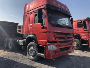 Camion tracteur d'occasion Sinotruk Euro2 Diesel 6X4 à direction à gauche HOWO 10 roues avec capacité de charge de 21-30T, 371 ch, caméra arrière 360° - Product Image 1