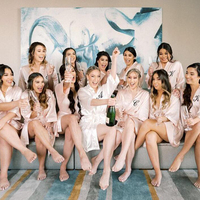55 couleurs disponibles pour livraison immédiate – Robe kimono de luxe en soie satinée pour mariée, demoiselles d'honneur et femmes, idéale pour les mariages et les tenues de matin de la fête nuptiale