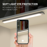 Lampe LED magnétique USB rechargeable pour armoire et cuisine, avec détecteur de mouvement et variateur d'intensité, éclairage de nuit sous meuble