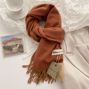 Écharpe chaude d'automne et d'hiver pour femmes, couleur unie, haut de gamme, avec pompon, tendance, à porter au quotidien, style coréen, polyvalente, écharpe pour le cou - Product Image 6