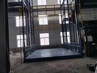 Demande d'informations sur un élévateur vertical électrique hydraulique de 3 tonnes avec rail de guidage pour marchandises
