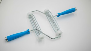 Mango de <span class=keywords><strong>rodillo</strong></span> de <span class=keywords><strong>pelusa</strong></span> pegajoso reemplazable de 6 pulgadas para usar con rodillos de polietileno para limpieza de polvo, toallitas para pisos, lavandería y salas limpias - Product Image 5