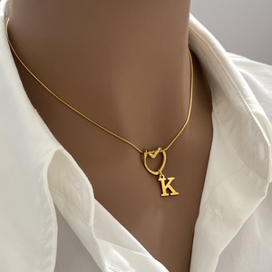 Collier en acier inoxydable plaqué or 18K PVD imperméable à l'eau, lettre de l'alphabet A-Z, tendance sur <span class=keywords><strong>TikTok</strong></span> - Product Image 3