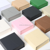Boîte d'emballage de luxe personnalisée pour faux ongles magnétiques, fabriquée à la main à Milan, avec laminage mat et gaufrage