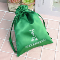 Sac pochette personnalisé en satin avec logo pour cheveux vêtements chaussures bijoux cosmétiques cadeau sac d'emballage en satin de soie sac de rangement pour perruque