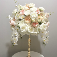 Hochzeitsblumenarrangement Handgefertigte Seidenblumen Hochzeitstisch Künstliche Rot-Weiße Rosen Ornamente Blumenball