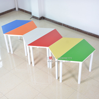Mobilier de jardin d'enfants et d'école Table et chaise de lecture pour étudiants au design simple pour bibliothèque