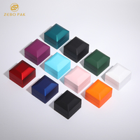 Zebo Rectangle Logo personnalisé Boîte d'emballage de bijoux LED en velours haut de gamme écologique avec éclairage en plastique noir Taille personnalisable