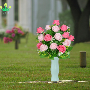 <span class=keywords><strong>Flores</strong></span> artificiales de <span class=keywords><strong>cementerio</strong></span> <span class=keywords><strong>con</strong></span> jarrón <span class=keywords><strong>Flores</strong></span> de lápida Ramo de rosas <span class=keywords><strong>Cementerio</strong></span> <span class=keywords><strong>Flores</strong></span> conmemorativas para arreglos graves - Product Image 6