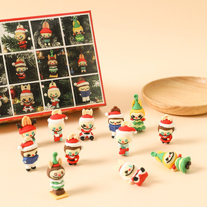 Ornements d'arbre de Noël en caoutchouc souple rouge vif, figurines 3D, décorations de fêtes pour accessoires de bricolage - Product Image 1