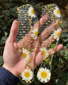 Peigne en corne artisanal unique, motif calebasse, outil de salon, déclaration de mode, symbole de longévité et de santé, cadeau pour les parents - Product Image 2