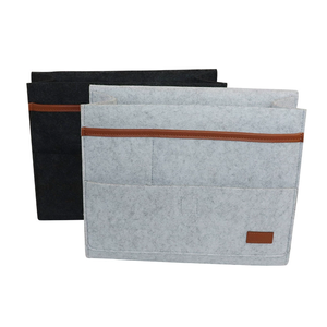 Cestino portaoggetti in feltro ecologico da comodino con finiture in pelle PU, organizer da letto in feltro per riviste - Product Image 3