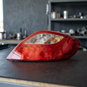 Feu arrière droit d'origine D65151150M pour A2 2010 Rouge 1500 CC Certifié ISO - Product Image 2