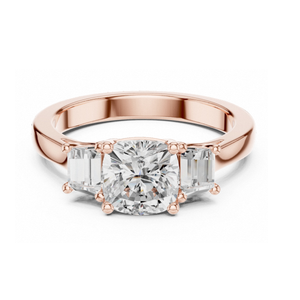 Anillo de Compromiso con Tres Piedras de Corte Cojín en Oro Amarillo, Piedras Laterales de Corte Esmeralda, Anillo de Promesa Elegante con Significados Pasado, Presente y Futuro - Product Image 5