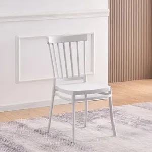 Chaises élégantes en plastique PP pour mariages et événements - Product Image 1