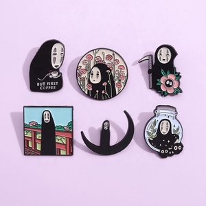 Nhà Sản Xuất Dễ Thương Phim Hoạt Hình Quần Áo Trâm Không Có Khuôn Mặt Men Pin Vui <span class=keywords><strong>Studio</strong></span> <span class=keywords><strong>Ghibli</strong></span> Bởi Miyazaki Hayao Mạ Kim Loại Pin - Product Image 2