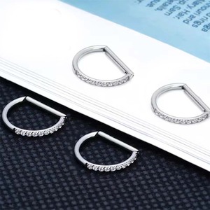 ASTM F136 Titane Demi Anneau CZ Pavé D Forme Articulé Segment <span class=keywords><strong>Clicker</strong></span> Cartilage Corps Piercing Boucle D'oreille Cerceau Nez Cerceau - Product Image 5