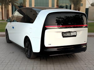 รถยนต์ไฟฟ้า Li Auto MEGA Ultra SUV ปี 2025 ระบบขับเคลื่อนสี่ล้อ ล้อแม็ก R18 เบาะหนัง หลังคาพาโนรามิกซันรูฟ - Product Image 4