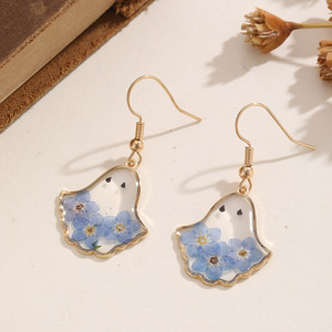 Boucles d'oreilles fantô<span class=keywords><strong>me</strong></span> en résine avec fleurs naturelles, bijoux uniques pour Halloween, cadeau pour elle, motif fleur de mignonnette - Product Image 2
