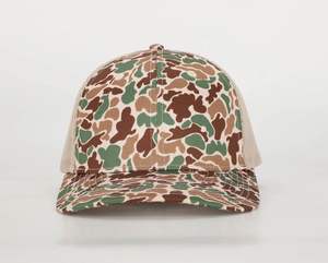 Casquette de sport Sand-Camo Logo personnalisé Produits en gros Casquette de camionneur 6 panneaux à bord incurvé Chapeau promotionnel de haute qualité Casquette de camionneur en maille - Product Image 1